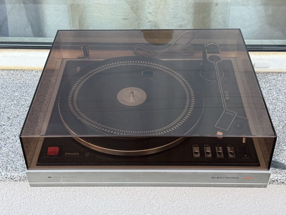PHILIPS магнетофон, грамофон, касетофон дек, тонколони с предусилвател
