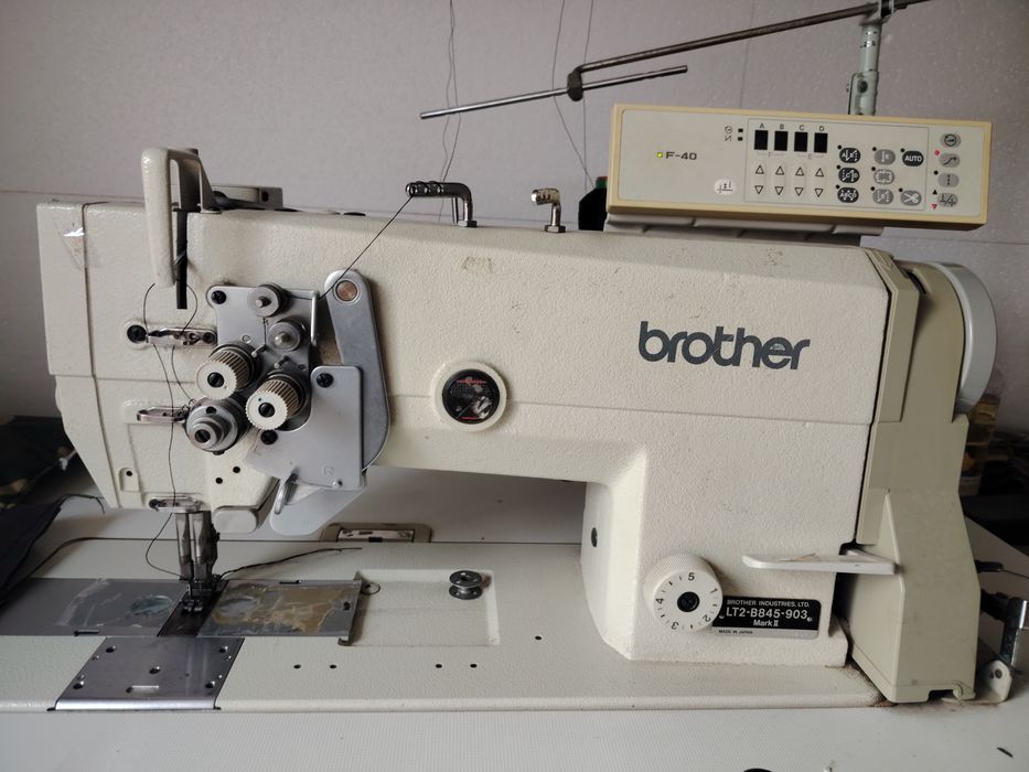 Mașina de cusut 2 ace brother