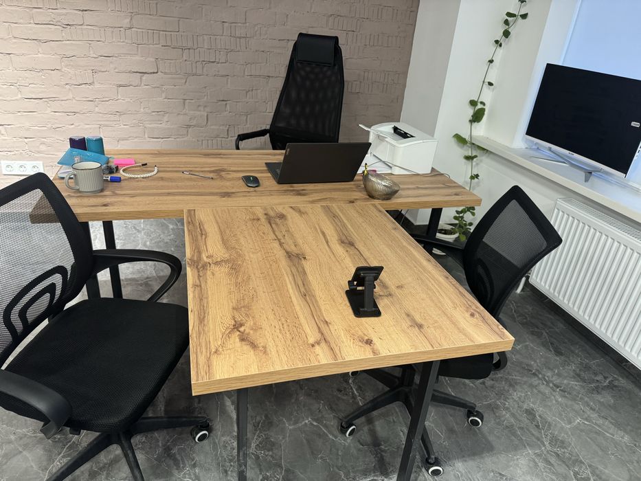 Продам офисный стол и стулья