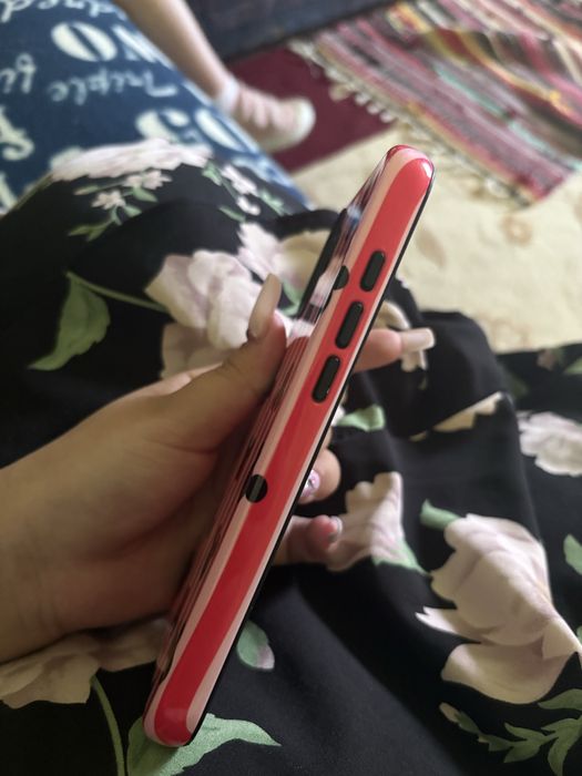 husa iphone 16 plus neutilizata si se vede foarte clar pretul ei initial.