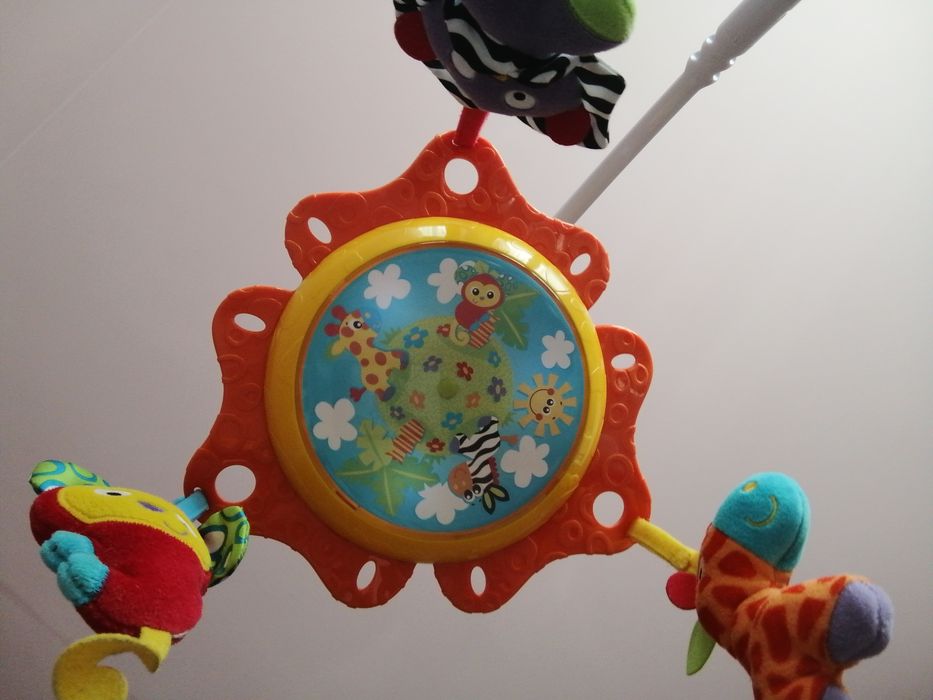 Музикална въртележка за бебешко креватче