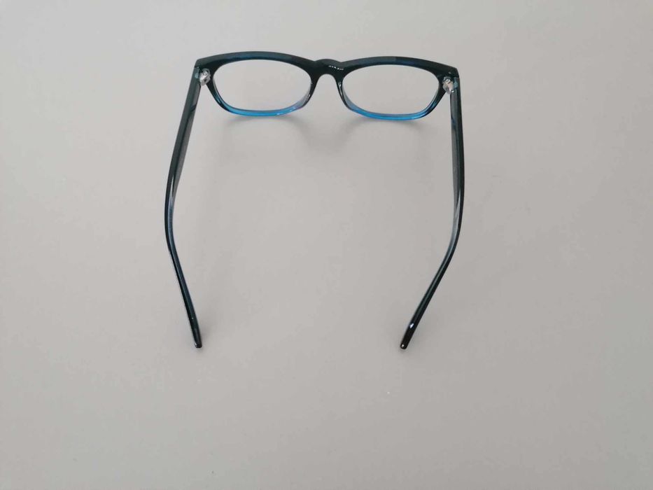 Диоптрични рамки и контактни лещи