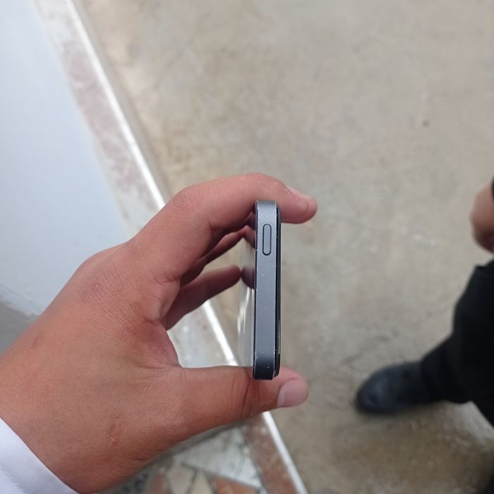 Iphone 5 sotiladi holati yaxshi