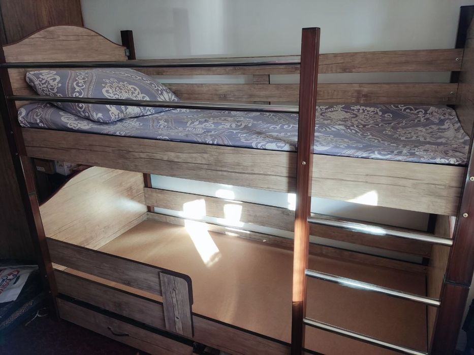 Продаётся 2 ярусный кровать для детей,