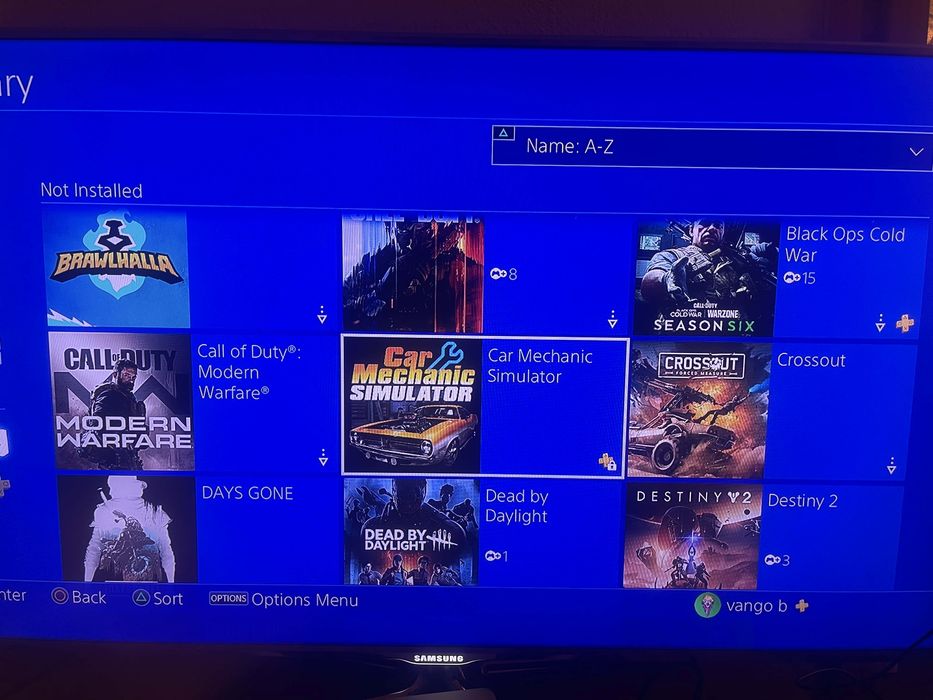 Playstation 4 с 85 вградени игри