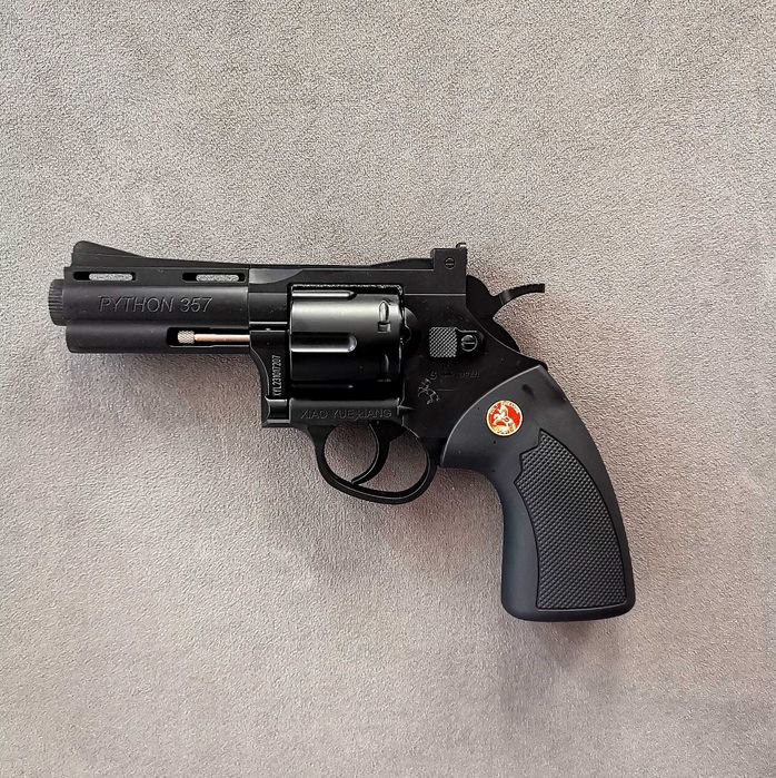 Револвер-играчка ZP-5 с мек куршум и гел топчета. Метални части