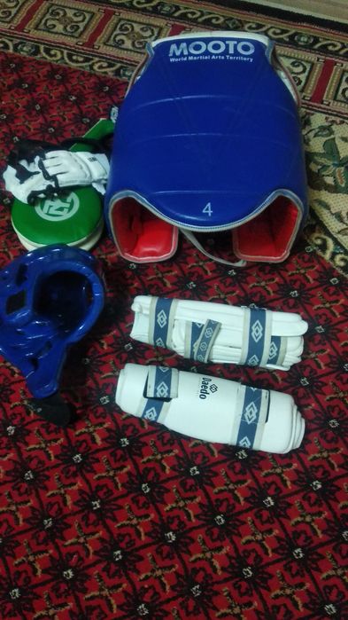 Taekvondo himoya ekipirovkasi va lapa