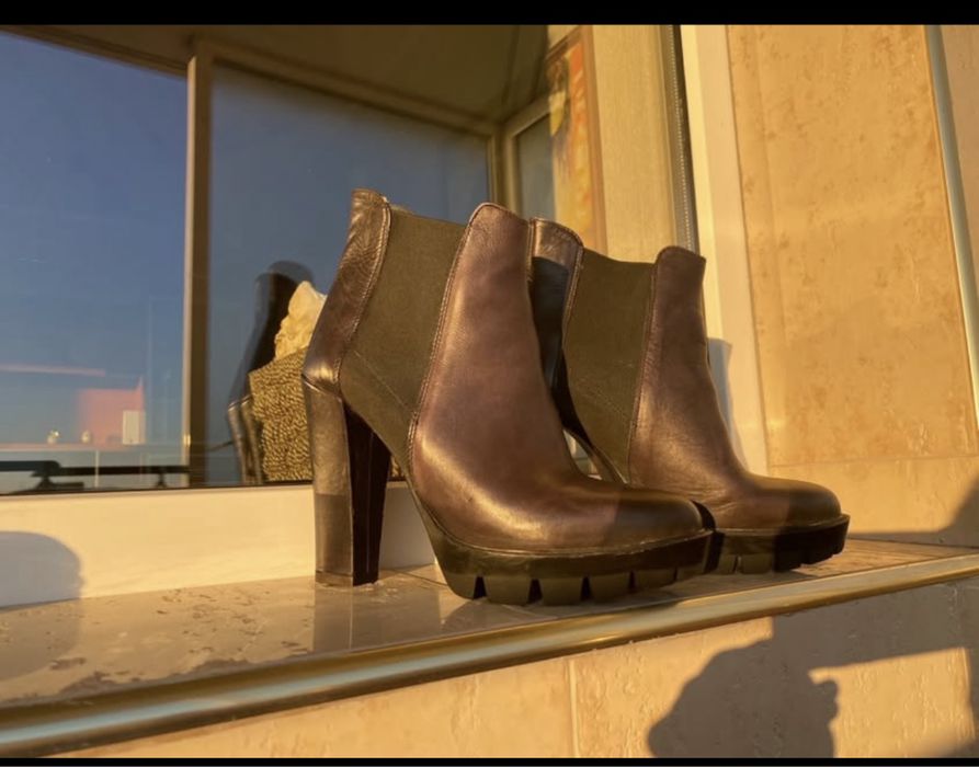 Боти Италия и Oбувки-сандали официални GUESS