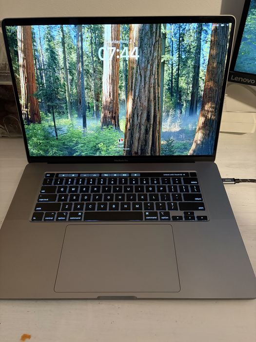 macbook pro 2019 i9 - Laptopuri oferte online | OLX.ro