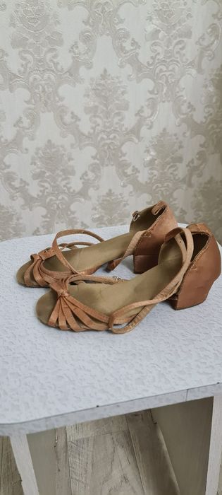 Продам танцевальные туфли