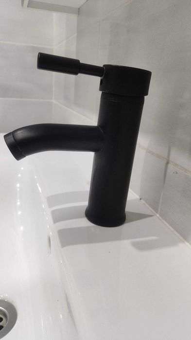 Черен смесител за баня
