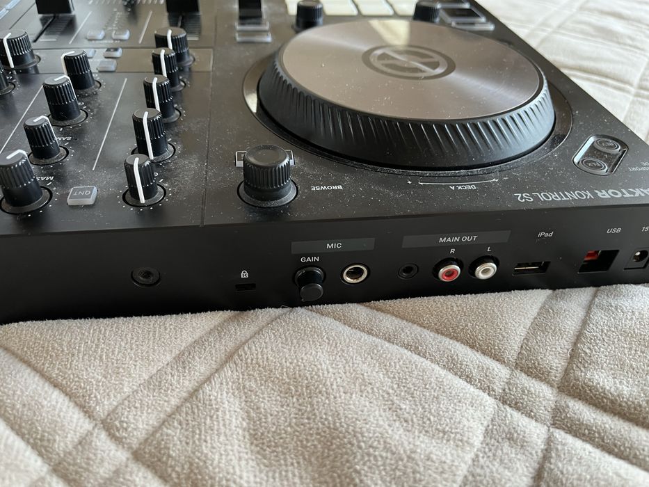 DJ контроллер Native Instruments Traktor Kontrol S2 MK3
