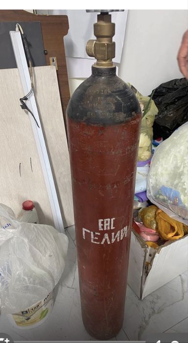 Гелий баллон 10литров хорошом состояний   с  шарами.