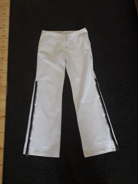 Pantaloni evazati