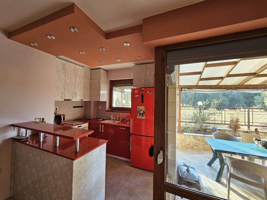 Дава се под наем Многостаен апартамент в Пловдив, Кършияка - 195 кв.м за 850 € - Снимка #3