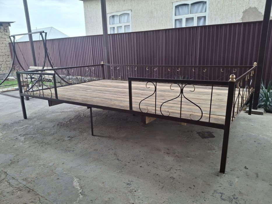 Тапчан сатылады.
