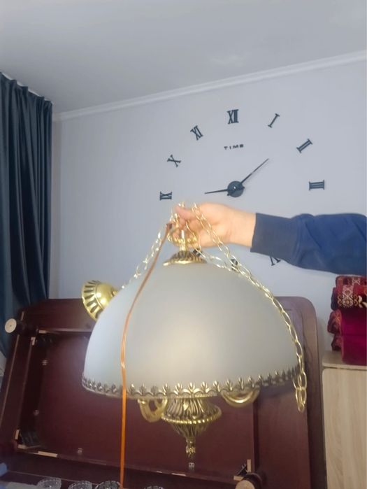 Продам люстры новые.
