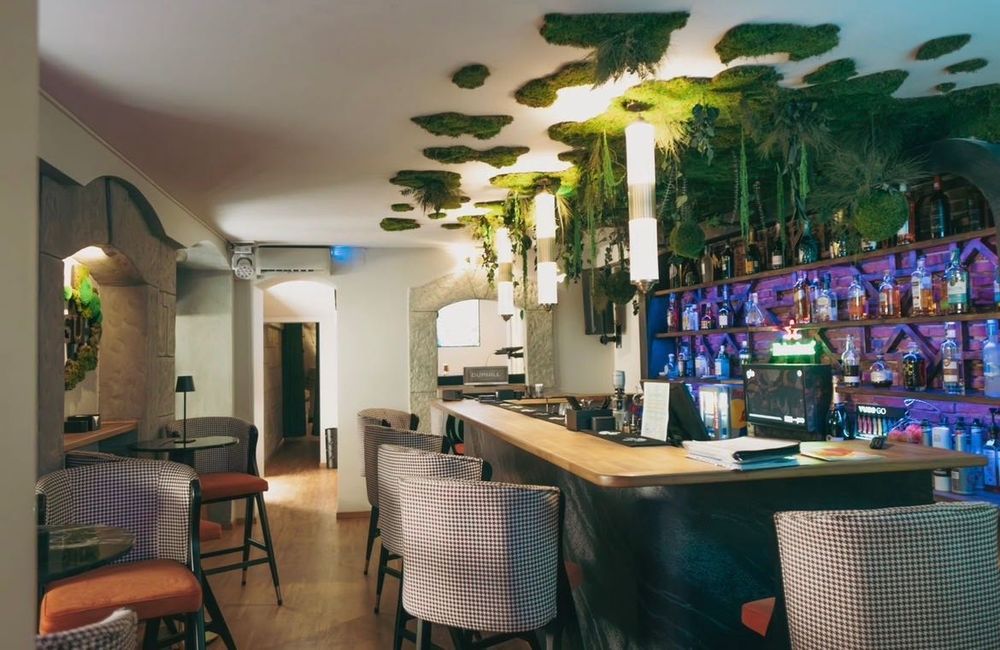 Restaurant / Pub - Piața sfatului Brașov  de vânzare