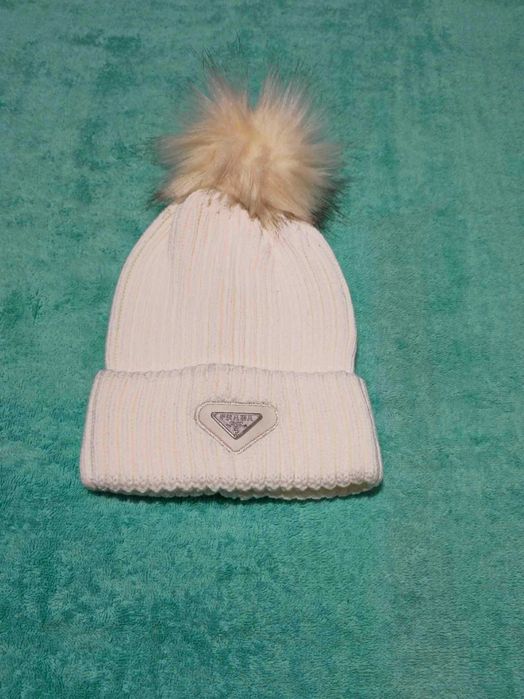 Шапки различни цветове