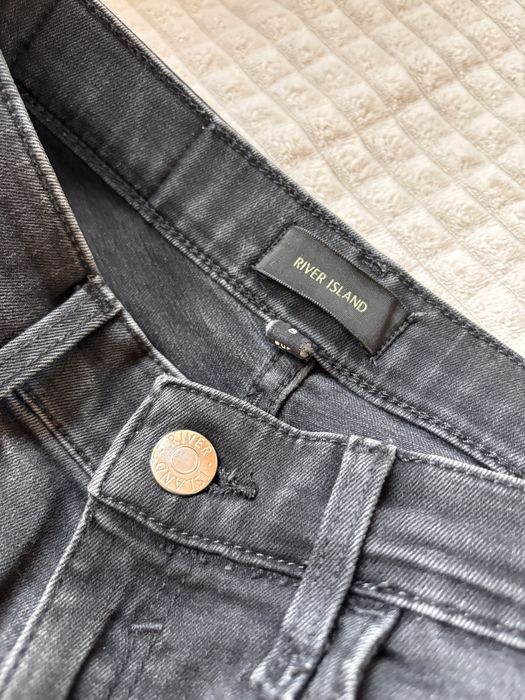 Черни накъсани дънки