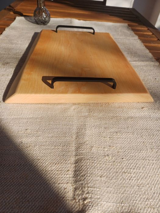 Platou servire handmade din lemn masiv cu manere metalice