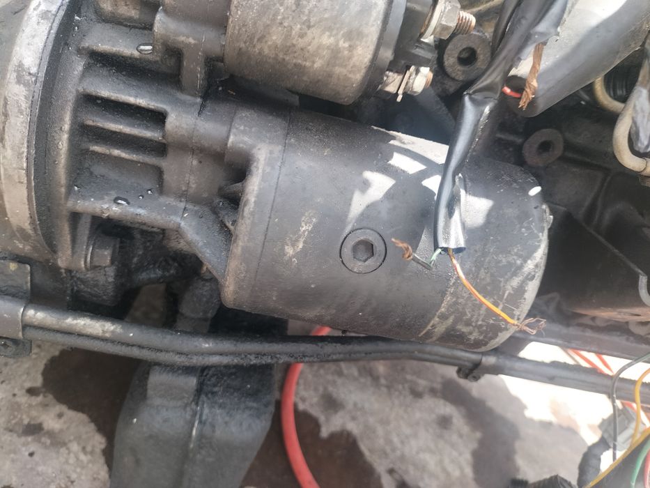 Продам запчасти для  Nissan Mistral