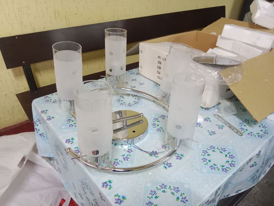 продам патолочную люстру новую