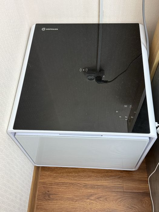Продаю мини-холодильник Hofmann MR-30WH (использовали для косметики)