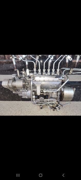 Продаётся   топливный  насос  дизельного  двигателя   6НН1   исузу