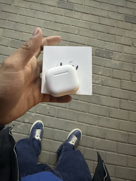 Продам AirPods 4