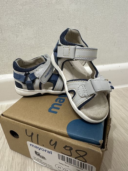 Детские сандалии