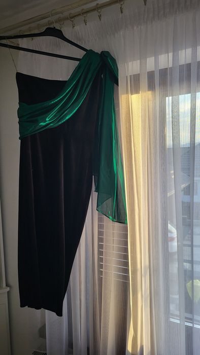 Vand rochie noua