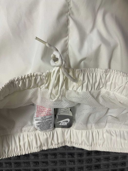 Vând pantaloni scurți Adidas