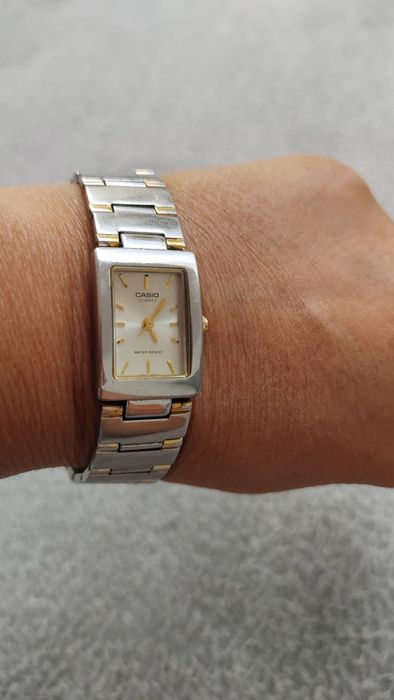 Ceas Casio de dama cu baterie , functional