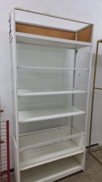 Продам витрины и манекены