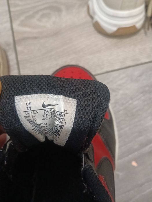 Tenesi Nike mărimea 32