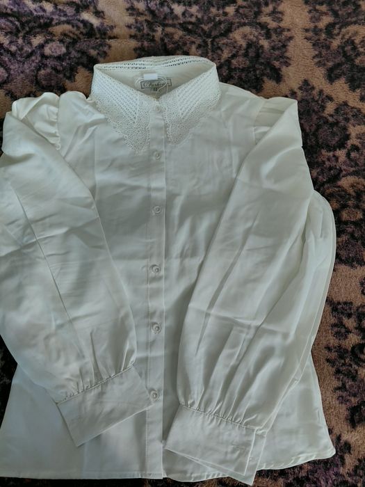Продам школьную блузку для девочки