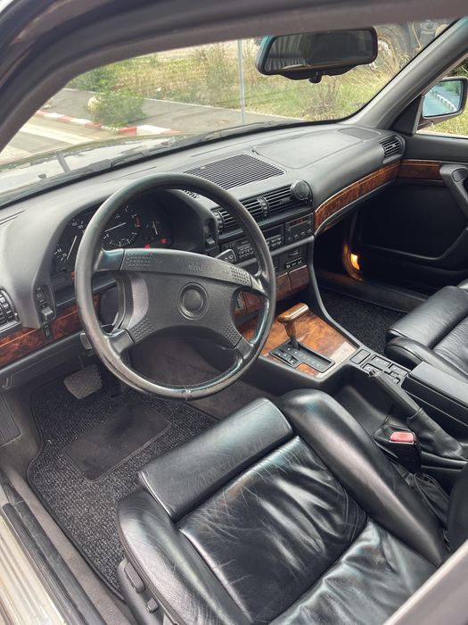 Bmw seria 7 e32 v8