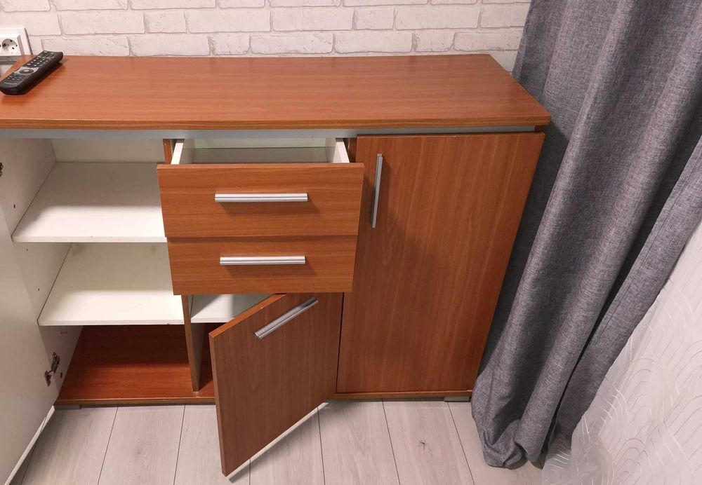 Comoda, cu 2 usi si 3 sertare, cires, L 120 x H 90 x l 40 cm