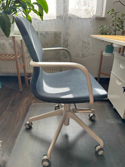 Birou Ikea (Bekant) si scaun  Ikea (Jangfjall)