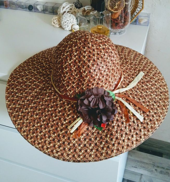 Плетена сламена шапка