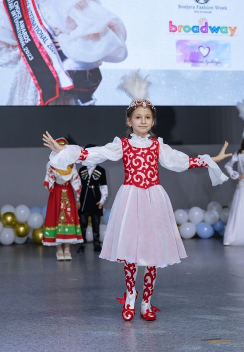 Казахские национальные костюмы для девочки