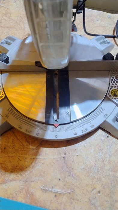 Торцовочная пила Crown