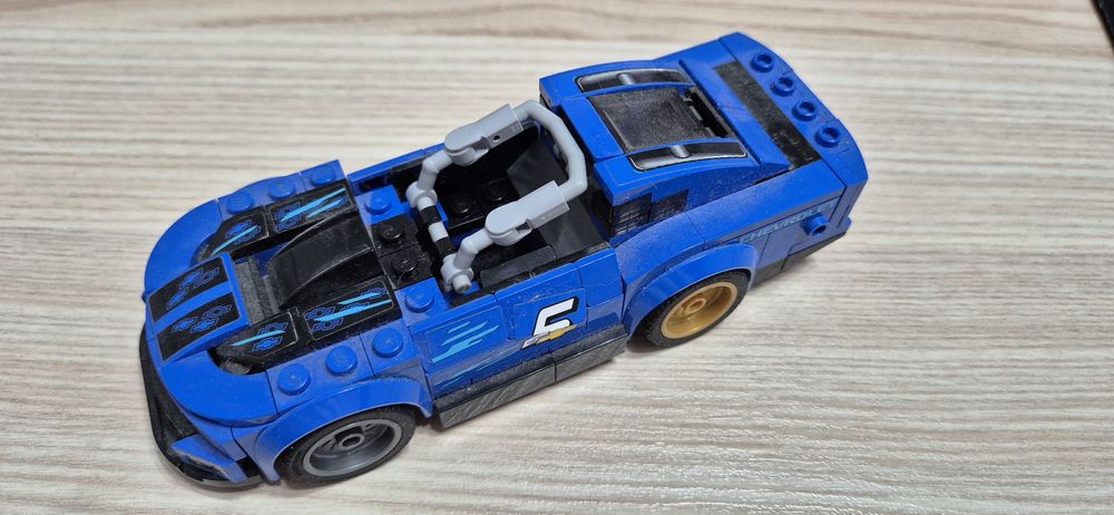 Vand legourile ( masinute) din imagini