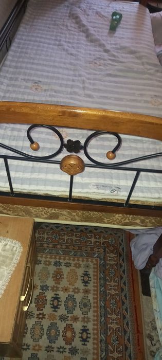 стол белый стулья10шт кровать  диван
