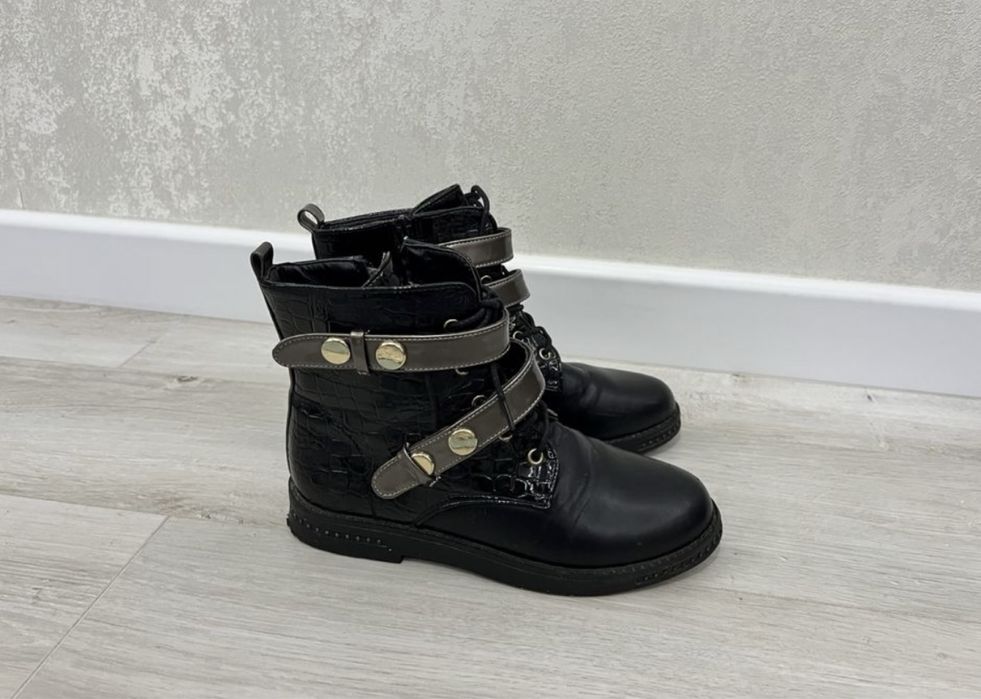 Продам ботиночки осенние