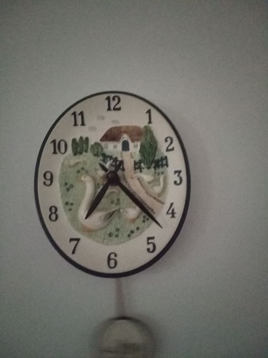 Vând Ceas de perete cu baterie