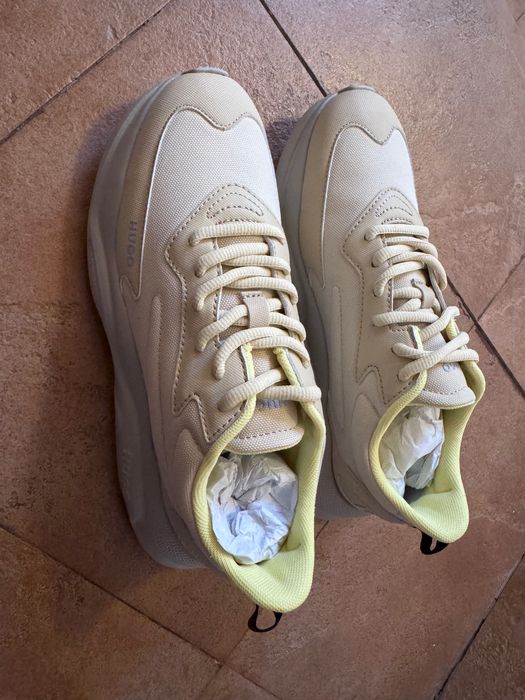 Hugo Маратонки чисто нови