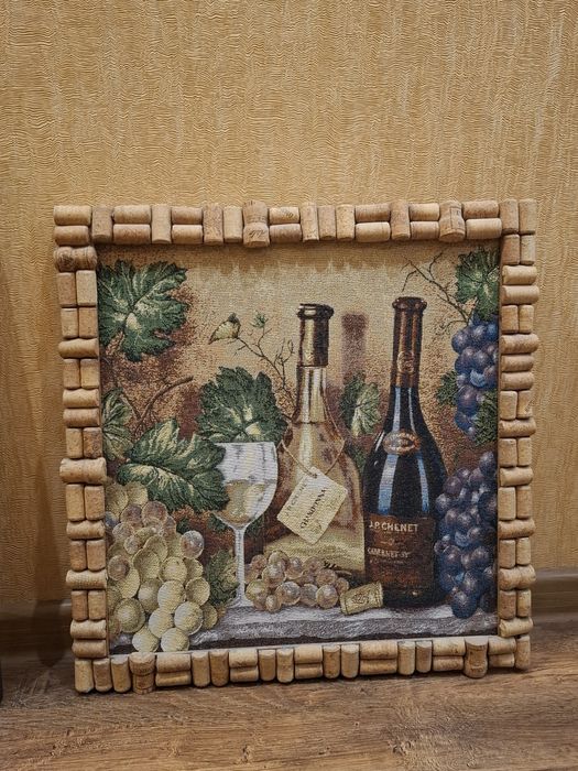 Винный натюрморт в рамке из натуральных пробок — интерьерный декор