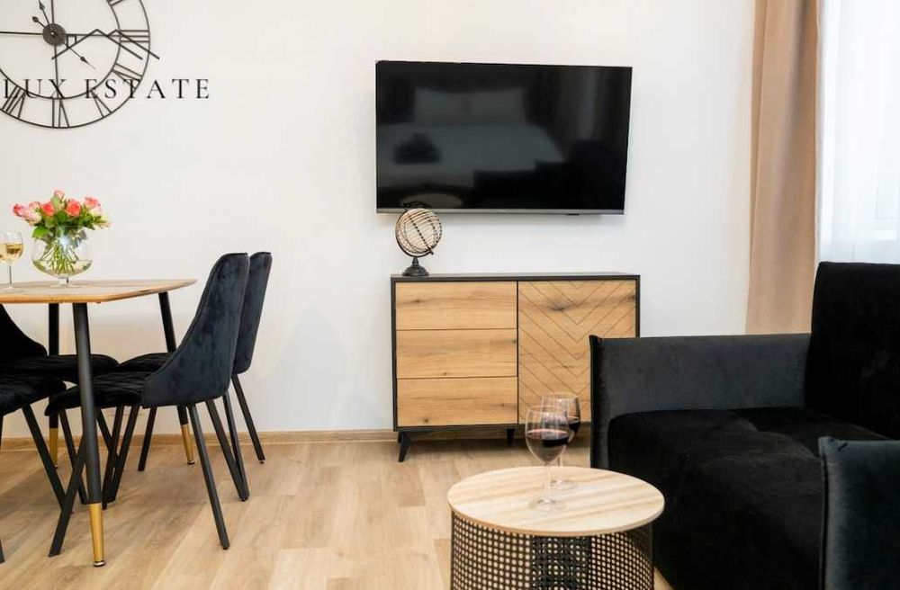 Продава се Двустаен апартамент в София, Изток - 65 кв.м за 1613 €/кв.м - Снимка #2